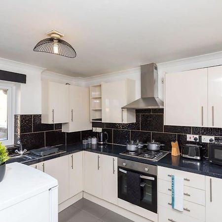 Villa 19A The Broadwalk - Cozy 1Br In The Heart Of Crawley Near Gatwick Airport Great For Contractors And Flight Crew Students Exterior foto